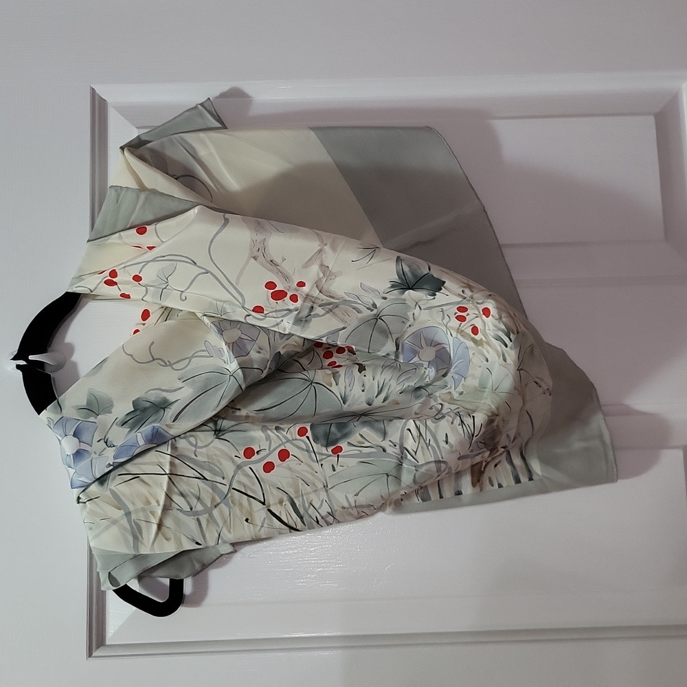 Metropolitan Museum of Art Sheer Silk Scarf - Picture 5 of 6